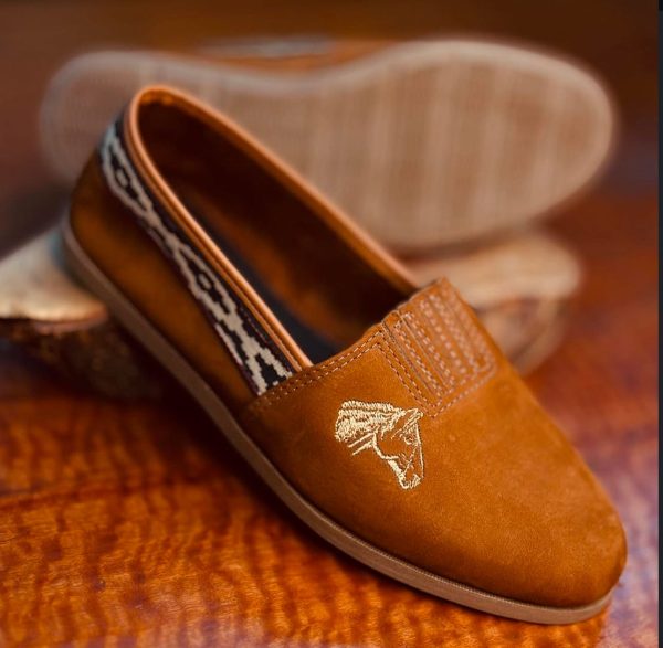 alpargata campeira em couro irmãos didone – nobuck claro