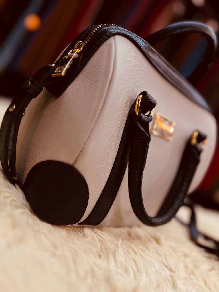 bolsa pilche em couro legítimo bolsa pilche em couro legítimo